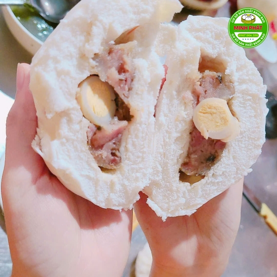 Bánh bao nhân thập cẩm ( Trứng muối + trứng cút + xá xíu )